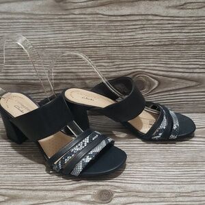 Clarks 5.5 block heel open toe strap snake print sandals slides